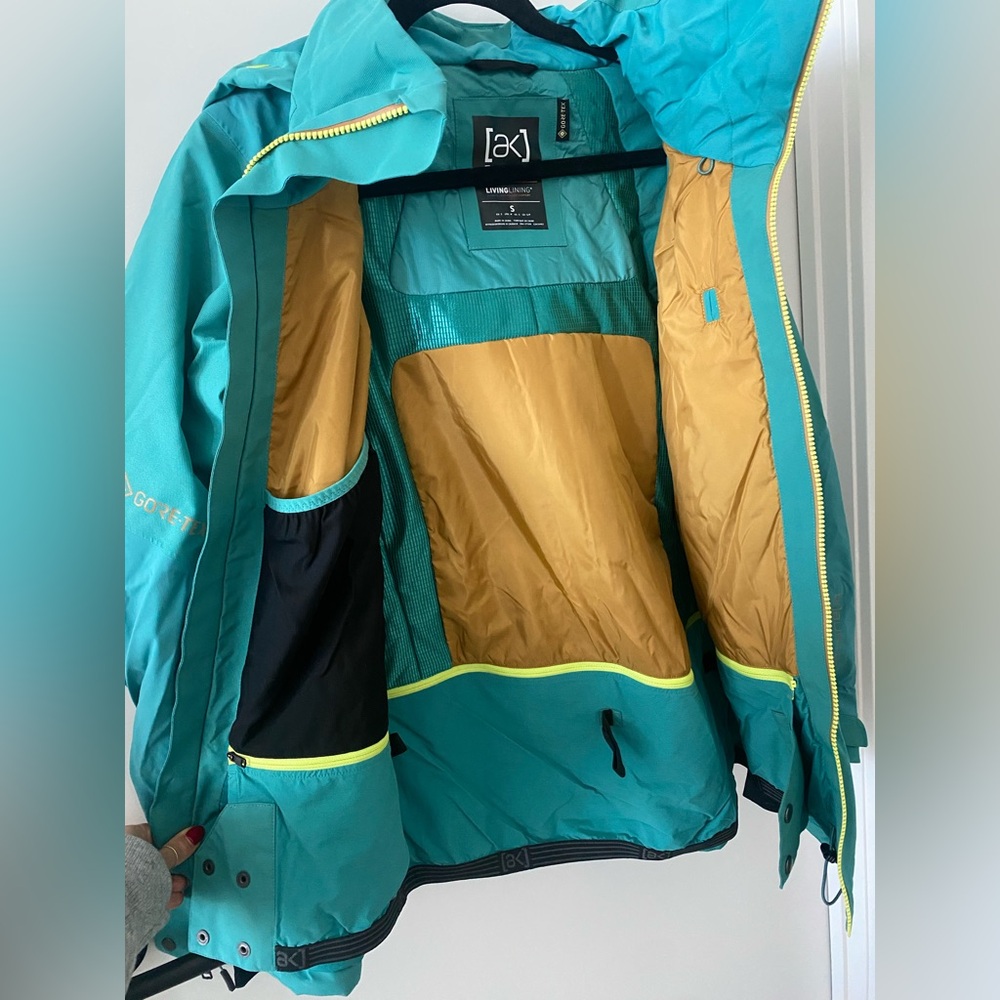 Burton [ak] GORE-TEX 2L, Embark jacket, Women, size small, Like New! - Picture 9 of 10